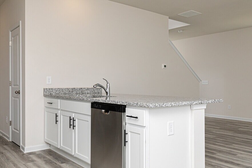 Building Photo - 664 Mackenzie Cv