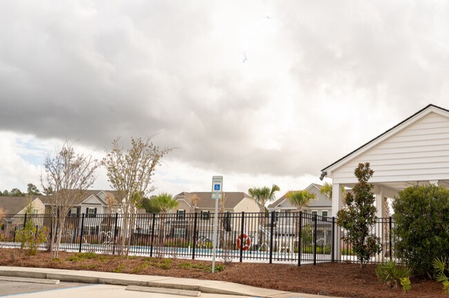 Building Photo - 216 Chaste Tree Cir