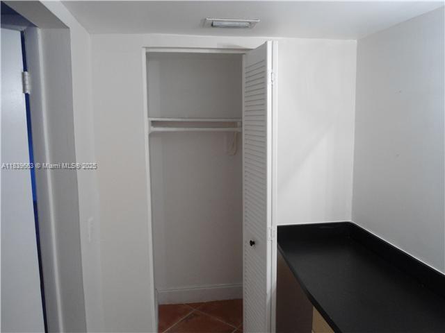 Building Photo - 1801 S Treasure Dr