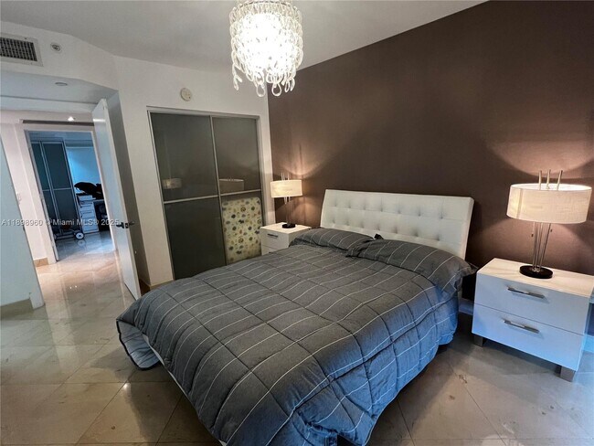 Building Photo - 18671 Collins Ave