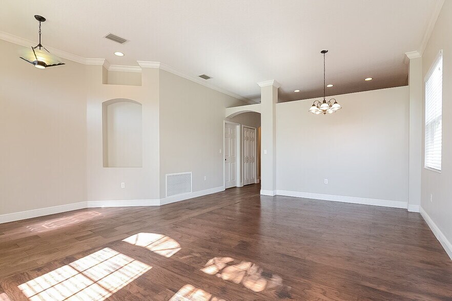 Building Photo - 35107 Meadow Reach Dr