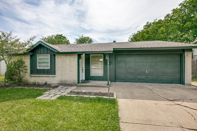 Building Photo - 209 Wake Dr