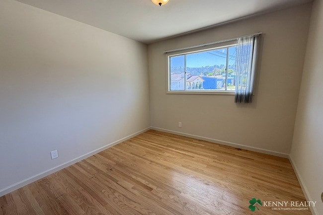 Building Photo - Spacious 3-Bedroom Home with Hardwood Floors & Large Backyard in South San Francisco