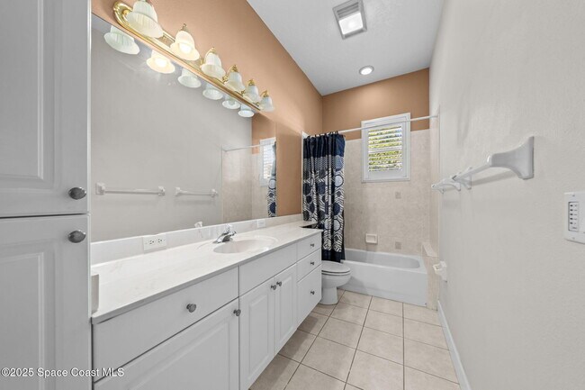 Building Photo - 949 SE Gardenbrook Ct