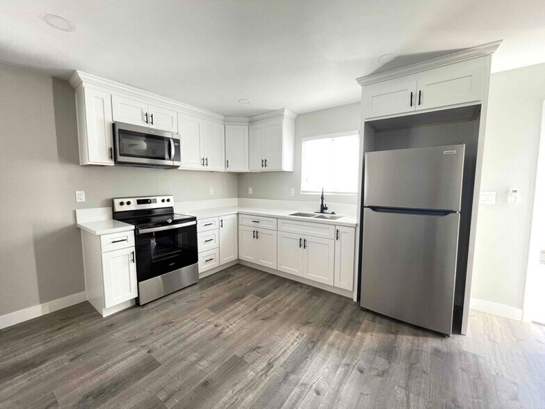 Primary Photo - 12080 Silicon Ave