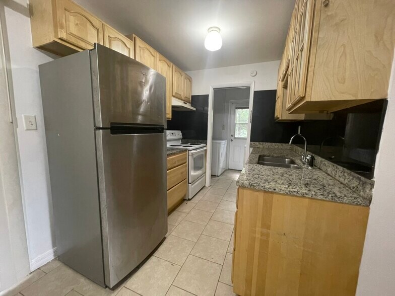 Building Photo - 702 Plumosa Ave