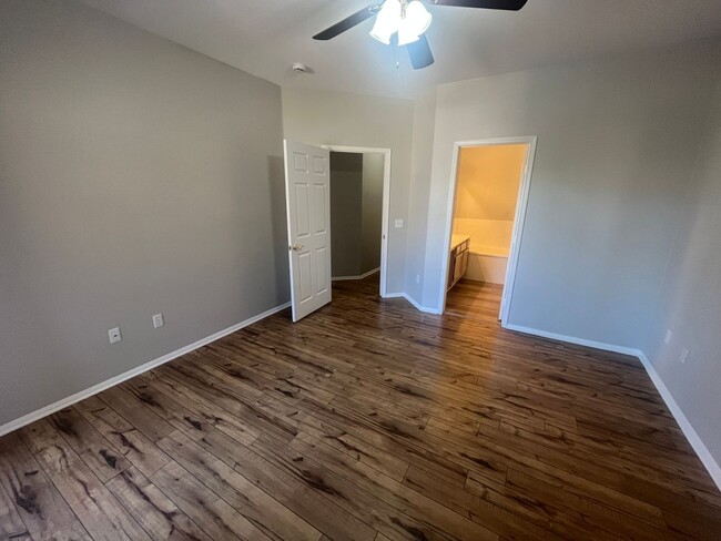 Building Photo - Guard Gated 2 Bedroom Condo - Red Hills in...