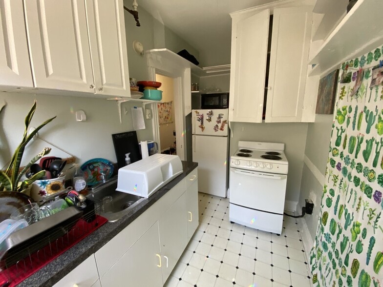 Building Photo - 55 Park Dr