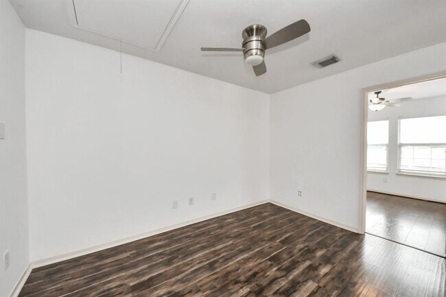 Building Photo - 3738 Lehall St