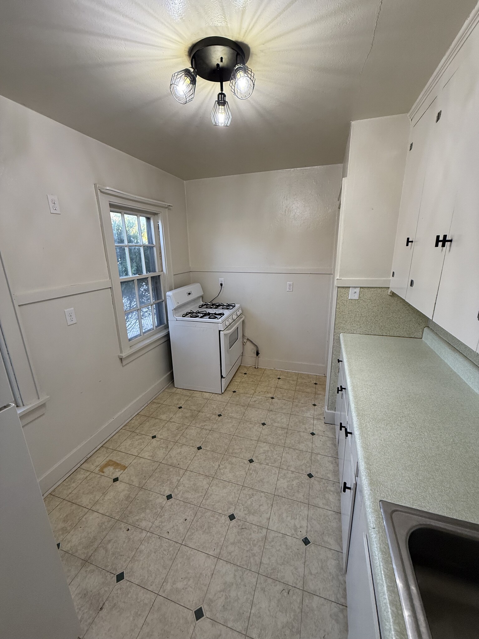 Building Photo - 311 Vinton St