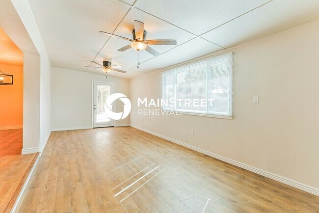 Building Photo - 3 Bedroom Pet-Friendly Home in MESA, AZ with Main Street Renewal