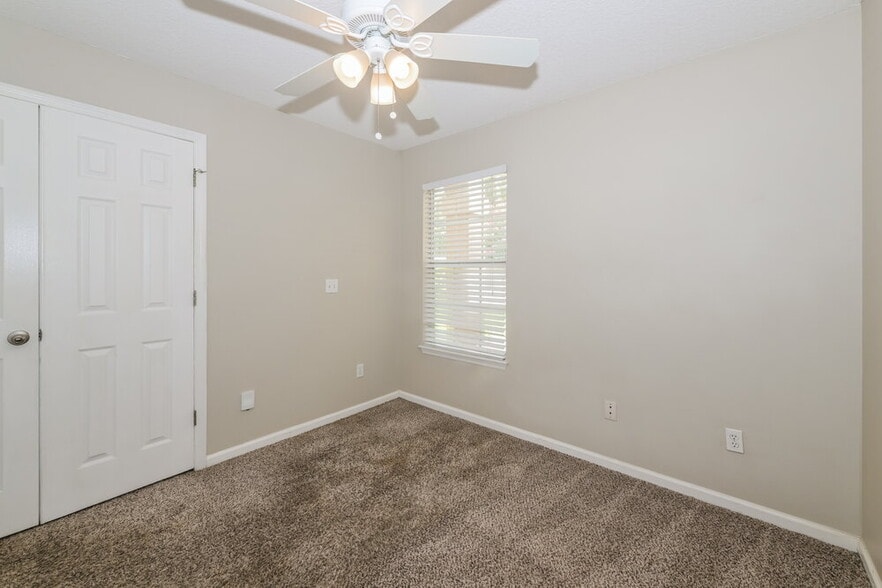 Building Photo - 573 Redberry Ln