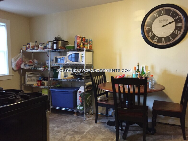 Building Photo - 266 Gold St