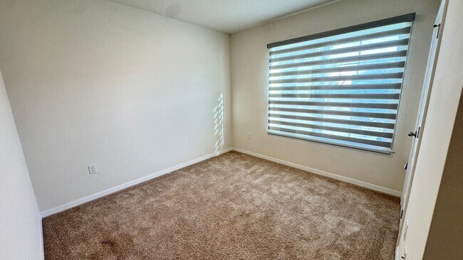 Building Photo - Available NOW! Spacious 4BD/2BA Haven in Villages at Harmony – Your Dream Home Awaits! WASHER & D...
