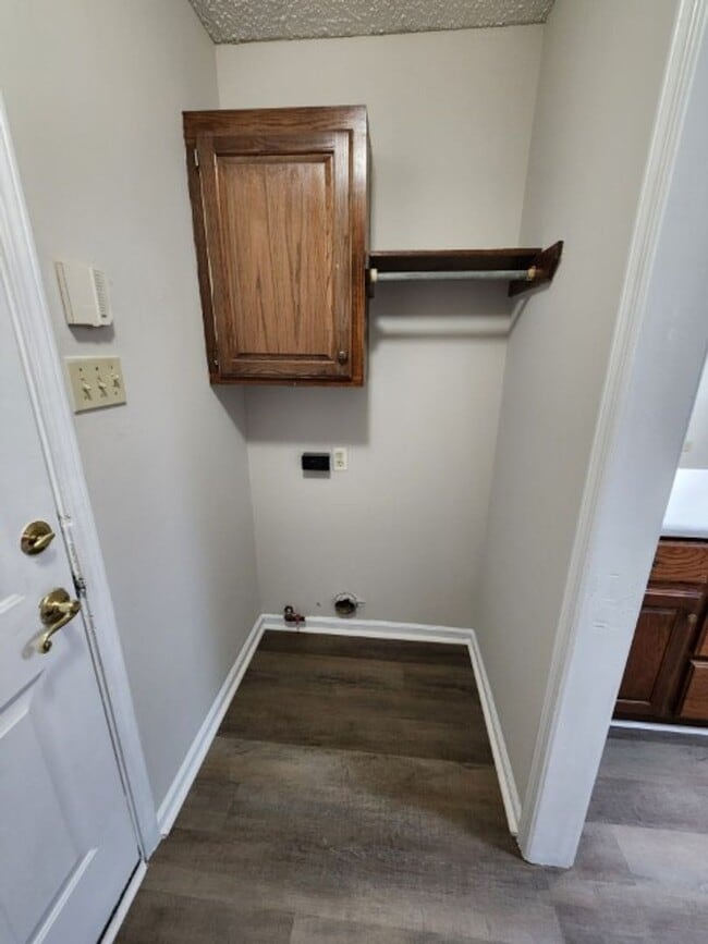 Building Photo - 15 Honey Locust Ct