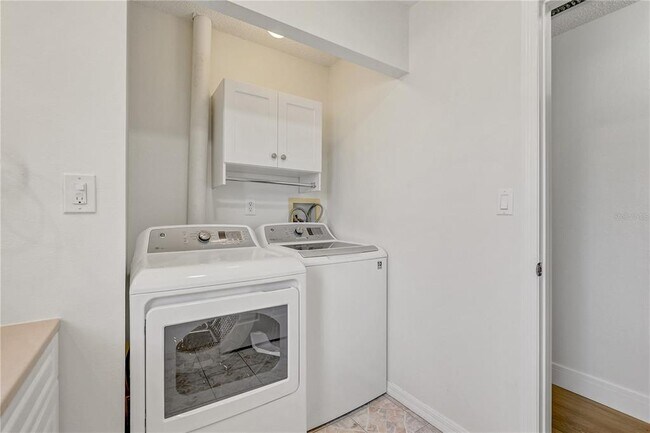 Building Photo - 7012 Pin Cherry Ln