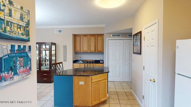 Building Photo - 2230 Beach Dr