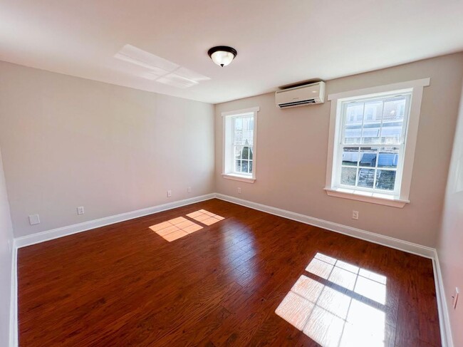 Building Photo - Recently Renovated 3-Bedroom, 2 Bath Bridg...