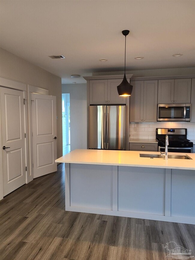 Building Photo - 603 N Reus St