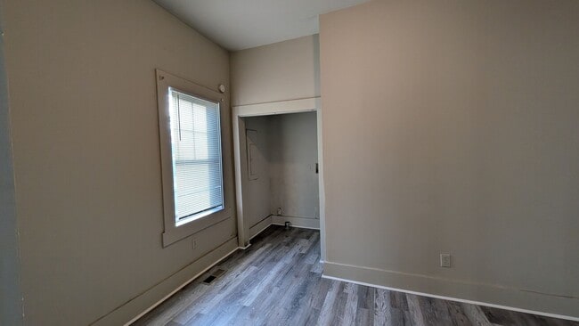 Building Photo - 3BR/1BA -- Deck, Separate Dining Room, In-Unit Laundry