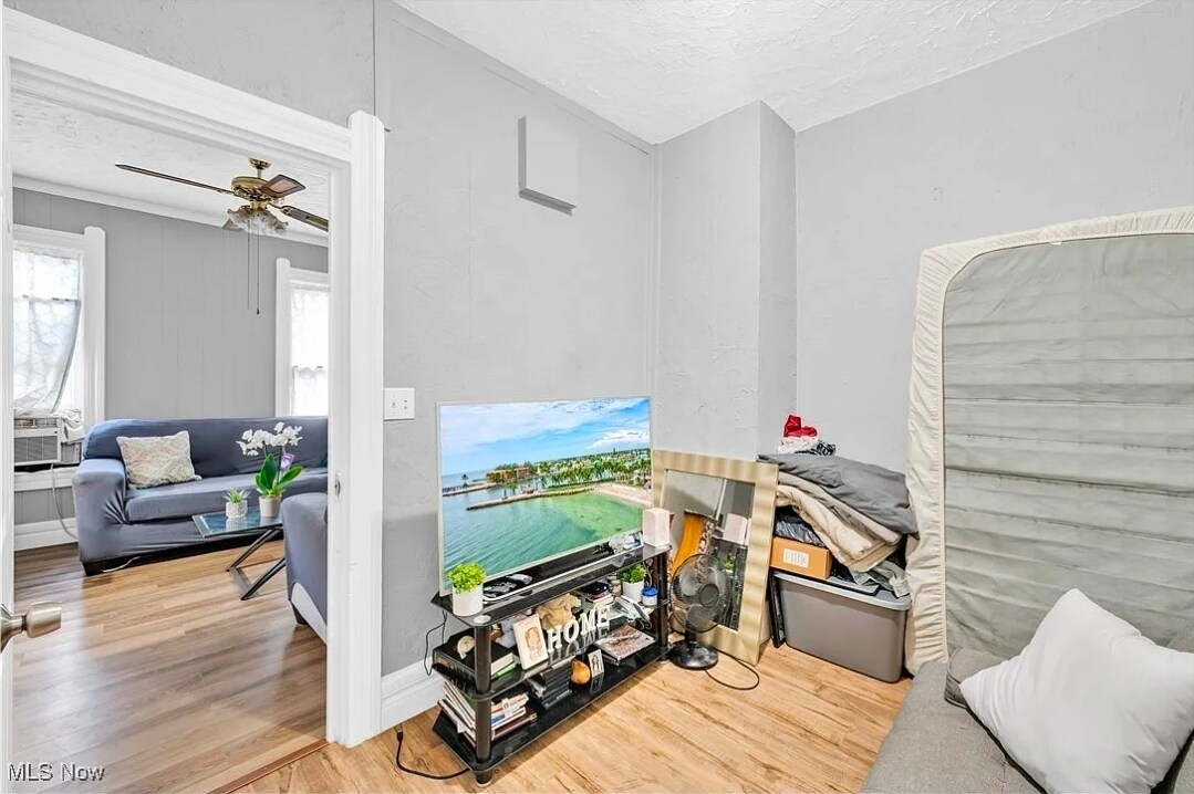 Building Photo - 504 W 21st St