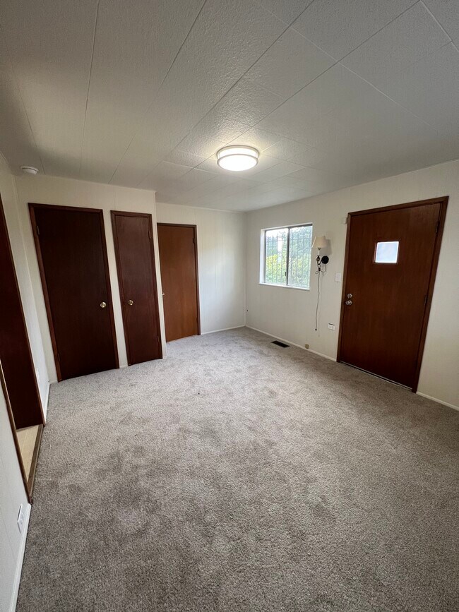 Building Photo - 3832 S Cushman Ave