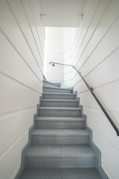 Stairs upstairs - 157 South Westmoreland Avenue