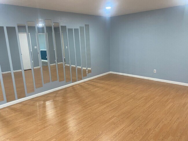 Building Photo - *Wait list full- Currently not accepting applications* Lovely home near Mt. Whitney High School