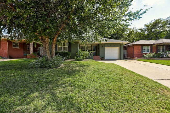 Building Photo - * * * $750 MOVE-IN SPECIAL!!! * * * Charmi...