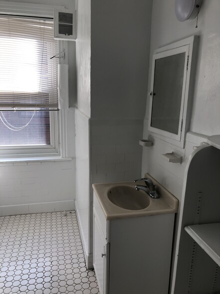 Bath - 2124 Walnut St