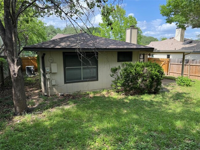 Building Photo - 709 Shade Tree Dr