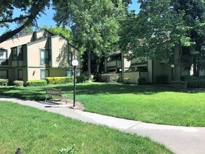 Building Photo - Gorgeous South Natomas Condo