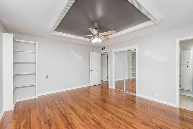 Building Photo - Fantastic 4 Bedroom Home In Great North Indy Location!