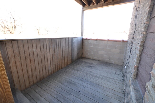 Building Photo - 3122 N California Ave