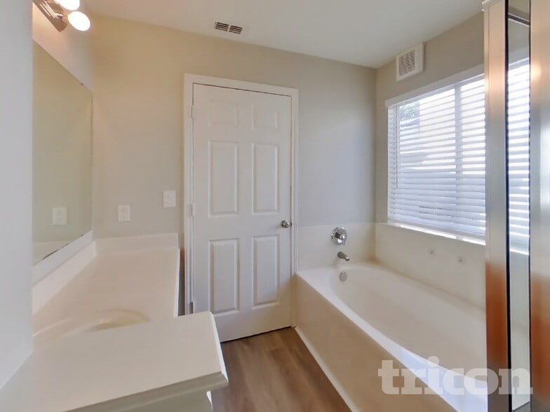 Building Photo - 6323 Cougar Village