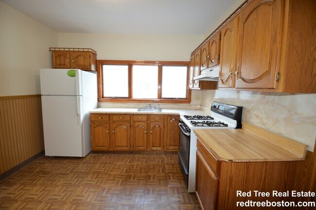 Building Photo - 39 Montfern Ave