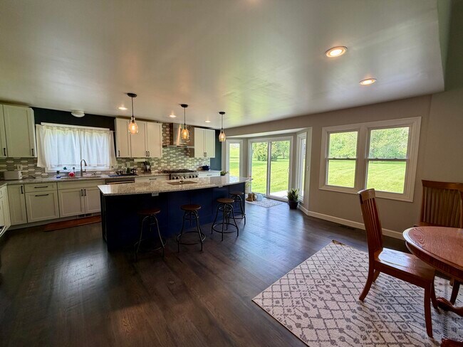Building Photo - 6961 Suncrest Dr
