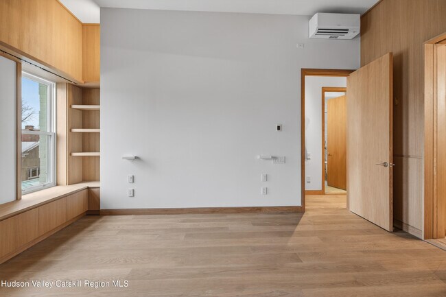 Building Photo - 316 Wall St