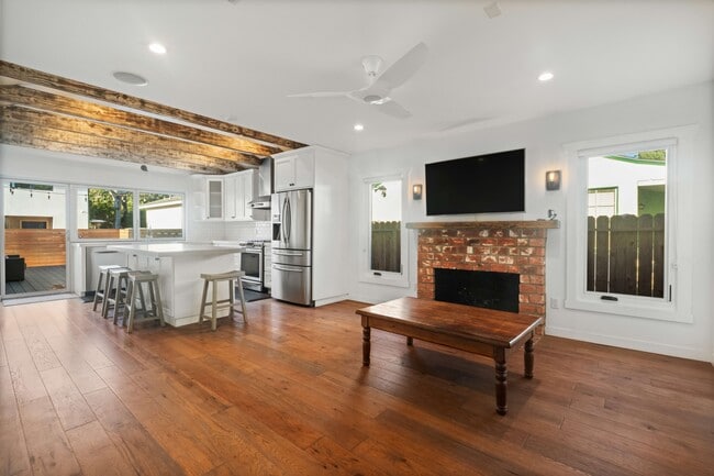 Building Photo - 2813 Military Ave