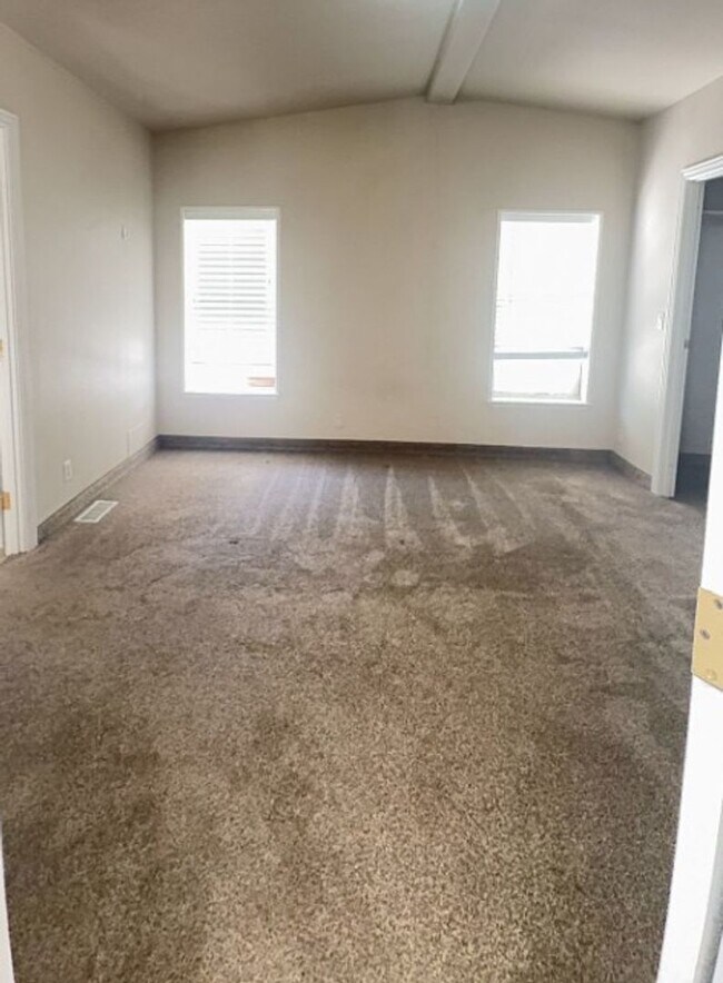 Building Photo - 311 N Highland Dr