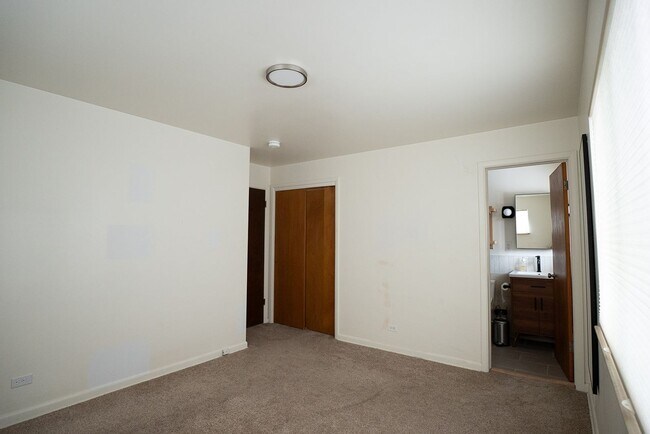 Building Photo - 180 Estes St