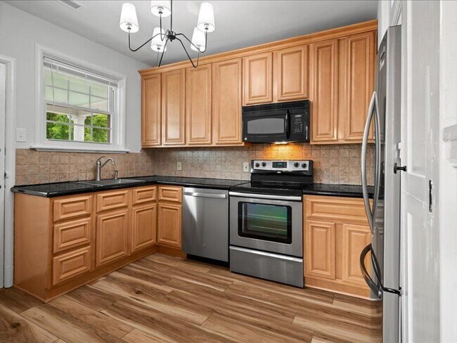 Building Photo - 4416 Bromley Ln