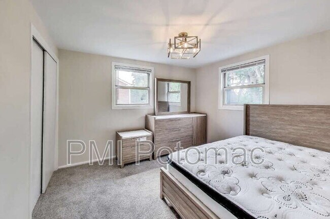Building Photo - 3407 Floral St