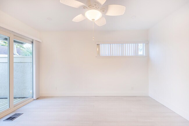 Building Photo - 7860 Stanway Pl