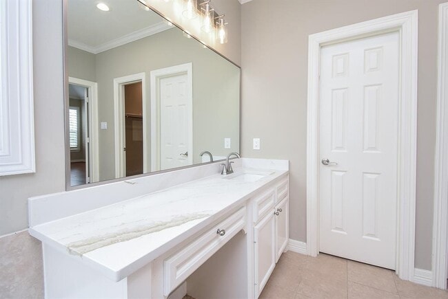 Building Photo - 8004 Stoneyway Dr