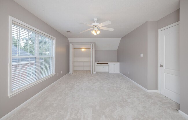 Building Photo - 4893 Somerset Dr