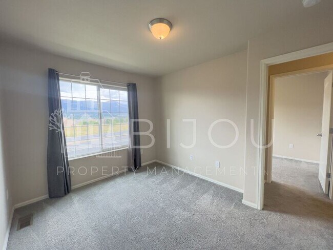 Building Photo - 1822 Final View Aly