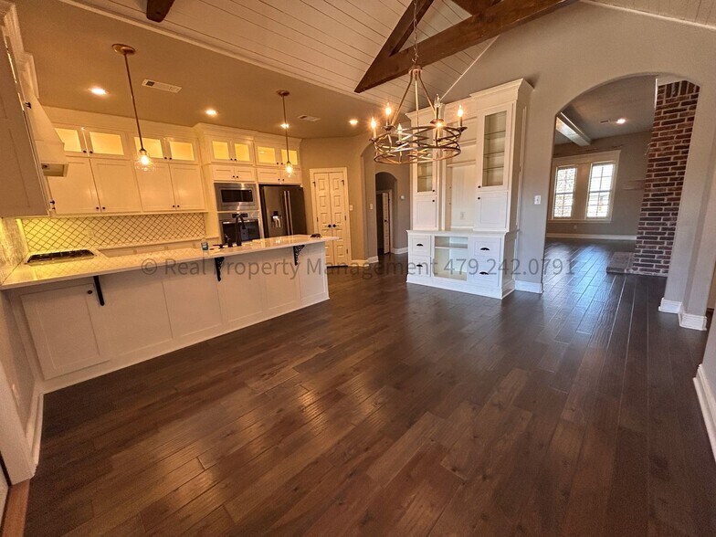 Building Photo - 8606 Gatehouse Way