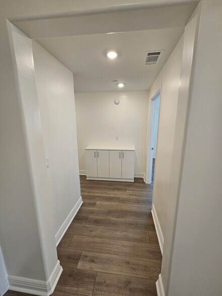 Hall with built-in cabinets - 925 Madonna Rd