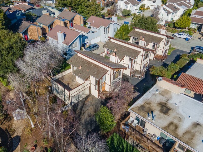 Building Photo - Penasquitas Drive Townhomes